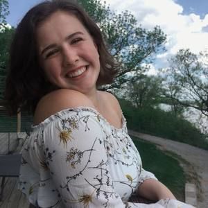 Meet your Posher, Olivia